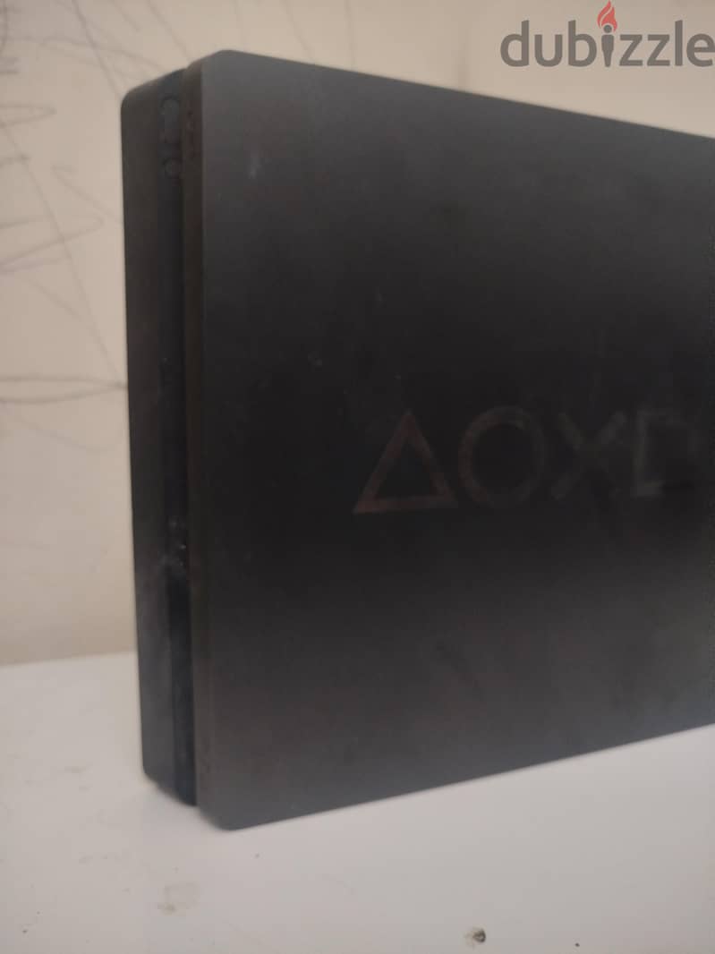 PS4 slim 1