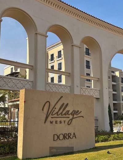 163 sqm apartment for rent in the prime location of Sheikh Zayed’s Village West compound. It features a kitchen, air conditioning, and a dressing room