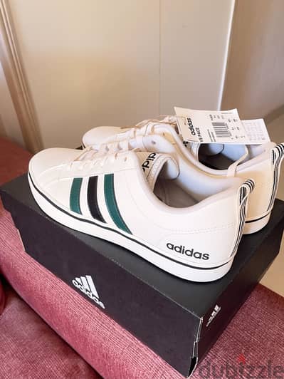 Men Adidas sneaker
