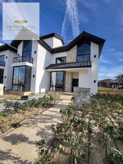 For sale modern twin villa 270 sqm 4 bedrooms and 4 bathrooms prime location view landscape ready to move in the heart of 5th settlement New cairo