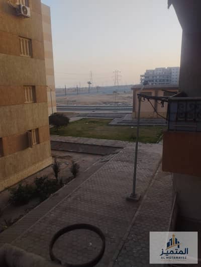 Apartment for sale in Al-Majd neighborhood, excellent finishing, first floor, 90 meters, three rooms and a bathroom, close to all services, has no com