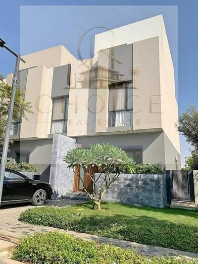 3-bedroom townhouse with a distinctive view, ultra-super-lux finishing, ready for immediate move-in (resale by the owner) at a bargain price in Al Bur
