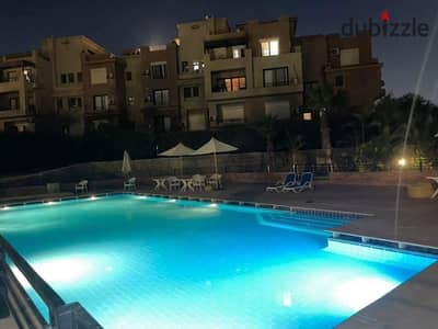 غرفة فندقية أول سكن للإيجار بكمبوند كازا بيفرلي هيلز، 70م بفيو جولف، مفروشة بالكامل مع تراس كبير، وتصلح للعائلات.