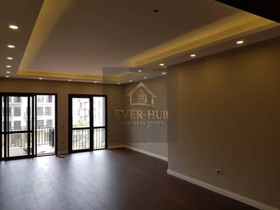 Apartment for rent in Courtyard Area: 208 sqm 3 bedrooms, 3 bathrooms Laundry room Includes kitchen, air conditioning, appliances, and a dressing room