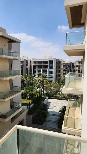 شقة راقية استلام فورى , متشطب , فى موقع مميز,  فى كمبوند The Address East فى قلب التجمع , بجوار بالم هيلز