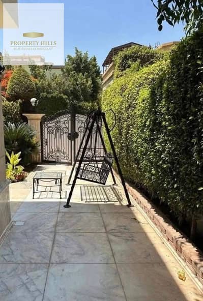 Last townhouse for sale at the old price for a quick sale in the most distinctive location in the heart of the Fifth Settlement in the compound. The Crest villa with a clear northern view.