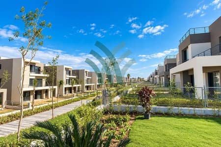 تاون هاوس استلام فورى للبيع - جاهز للسكن -نص تشطيب- على هضبة عالية و فيو مفتوح شايف الكومبوند كله-فى كومبوند بالم هيلز نيو كايرو- palm hills New Cairo