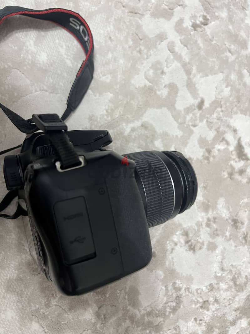 Canon EOS 4000D 1