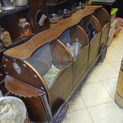 رفوف قطار حامل