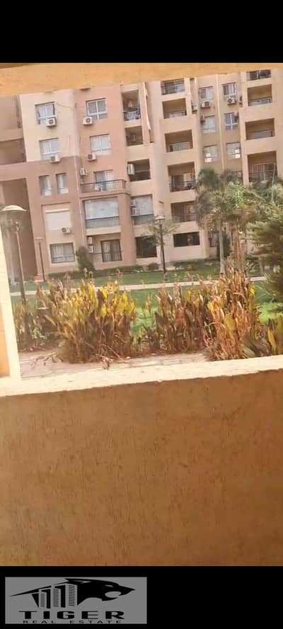 للإيجار بمدينتى شقه قانون ١٠٠م مجموعه ٨١ السعر ١٥. ٠٠٠  التأمين شهرين