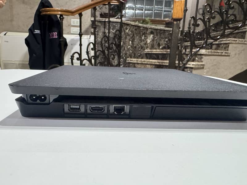 Ps4 Slim + 4 Controllers 1