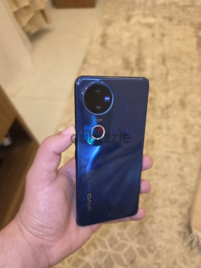 Vivo V50