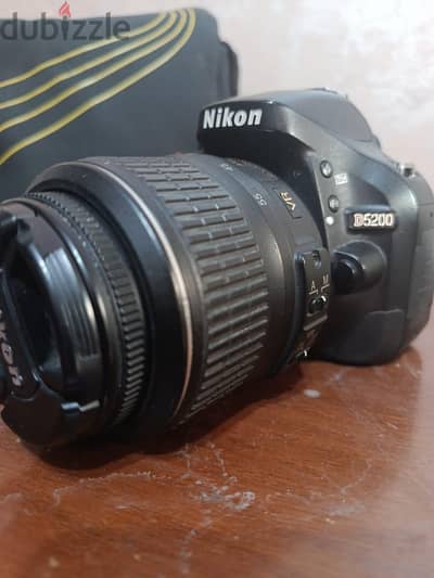 بودي نيكون D5200  ولينس هدية شطر اقل من 19k الحالة