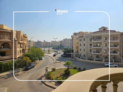 شقة مفروشة للبيع بالشيخ زايد - الحي الثامن - تشطيب مودرن وفرش كامل - أول سكن