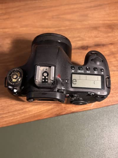 Canon 6D  shutter  5,2k  + عدسة 50