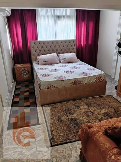 شقـة مفروشـة بـ سموحة / تطل على النـادى / مكيفــة
