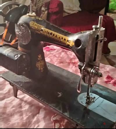 ماكينة خياطة فراشة بحالة جيدة جدا جدا