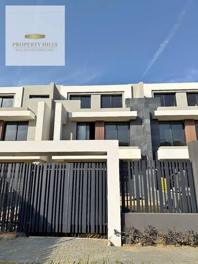 Receive your completely finished villa along with air conditioning from LaVista in the heart of the gathering next to AUC and beside Mivida Compound for only one and a half million for the contract