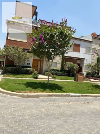 اخر فيلا كورنر في ازار استلام قريب جاهزه للمعاينه 4 غرف  دقايق من الجامعه الامريكيه في ميفيدا في التجمع الخامس