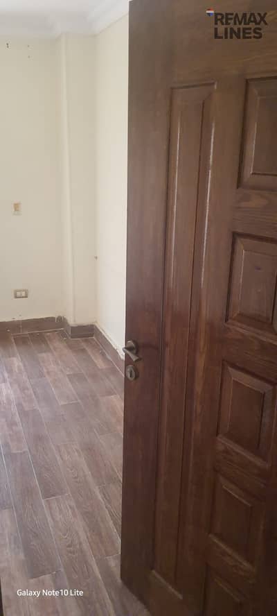 Apartment for sale in Madinaty B7 Group 73, area 96sqm, third floor, 2 rooms and 2 bathrooms, open kitchen, park view, distinguished location near services