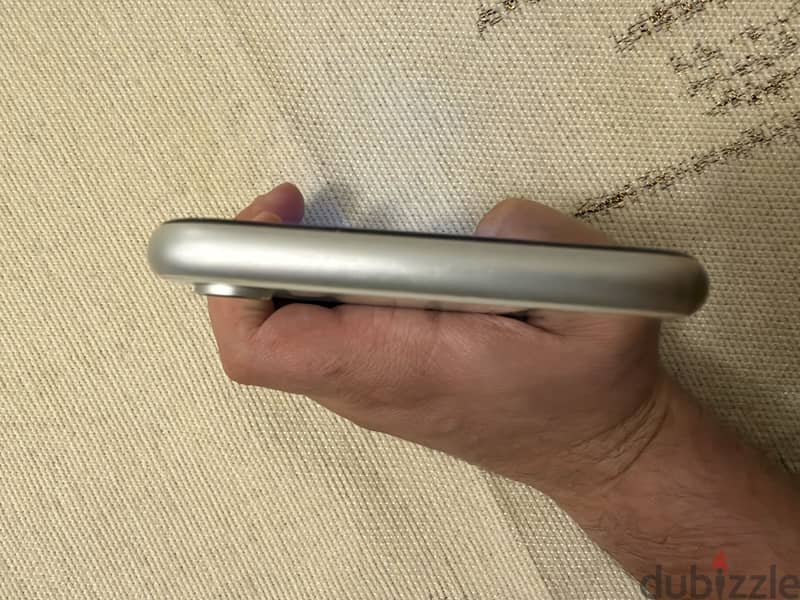 Apple - iPhone XR 5