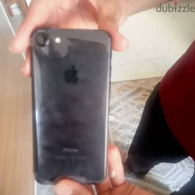 ايفون جديد بكرتونته والشاحن والسماعه ضمان سنه من شركة ابل للبيع