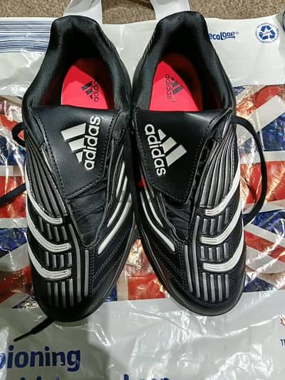 للبيع حذاء رياضي رجالي adidas  اورجينال مقاس 40