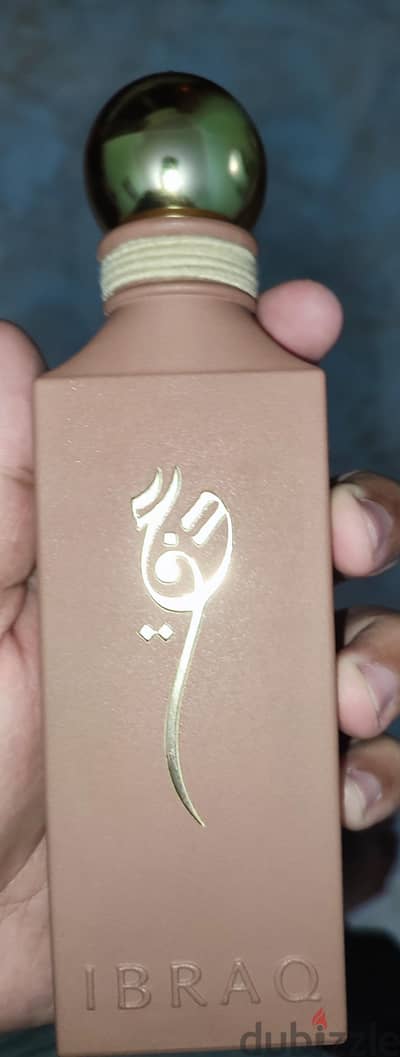 عطر من مجموع ارث من ابراق مستخدمش منه الى 30 رشة تقريبا