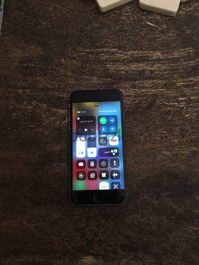 ايفون 6s مساحه 128 جيجا بطاريه 83 وتر بروف  للبيع او البدل بأندرويد