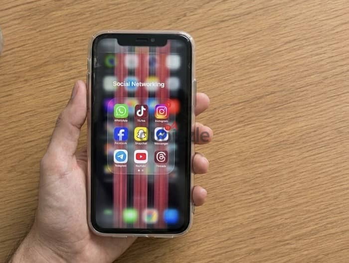 iPhone 11 - 128GB - White 3