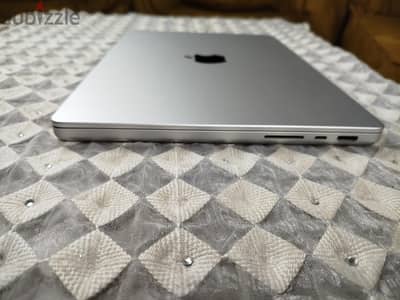 MacBook Pro m1 pro - 14-inch 32 ram 1 tera
