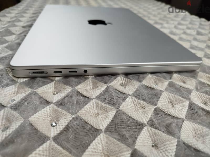 MacBook Pro m1 pro - 14-inch 32 ram 1 tera 1