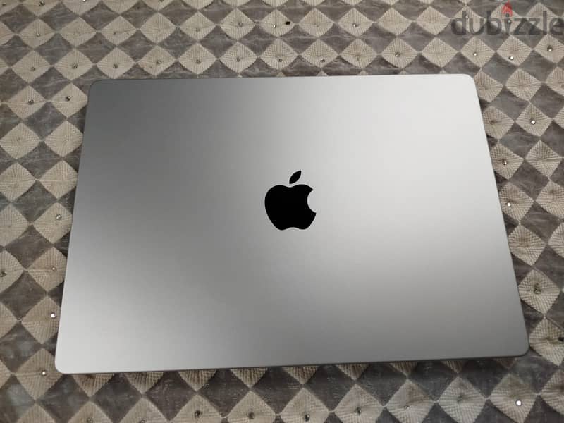 MacBook Pro m1 pro - 14-inch 32 ram 1 tera 2