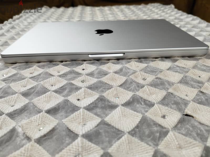 MacBook Pro m1 pro - 14-inch 32 ram 1 tera 4