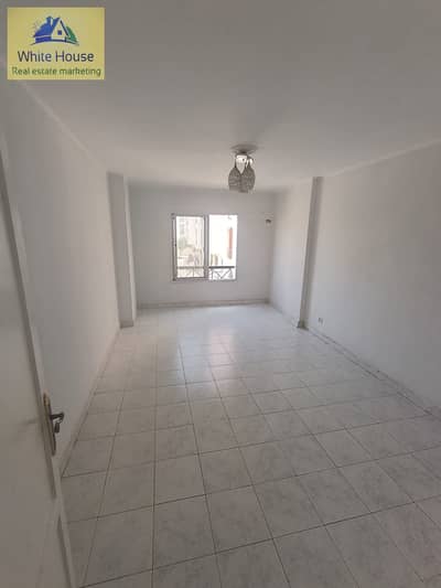 Apartment 90 m for rent empty in Al-Rehab city next to services