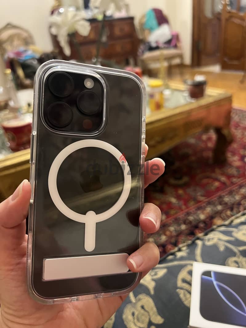 Apple - iPhone 16 Pro 4