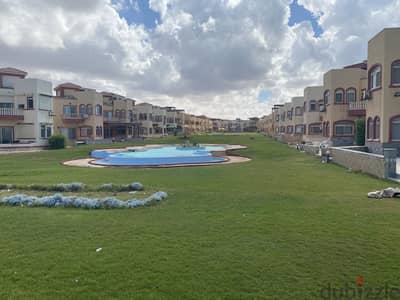 شاليه للبيع بقرية بيرلا مارينا الكيلو ٨٩ مساحة ٨٠ متر بانورما بحر