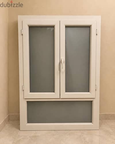 شباك UPVC خامة ممتازة  جدا كالجديد