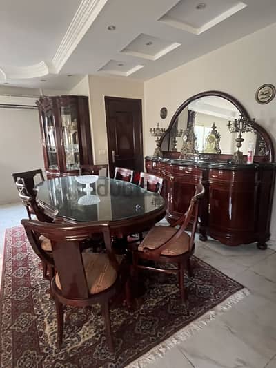 غرفة سفرة كلاسيك (سفرة + ٨ كراسي+ بوفيه بمراية + نيش)