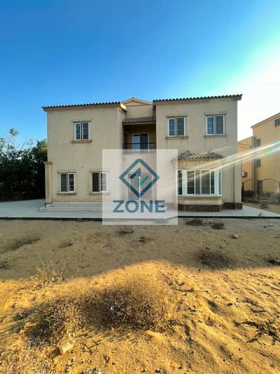 Standalone villa for sale in Madinaty – 900 m² land, 380 m² built-up area – Golf view