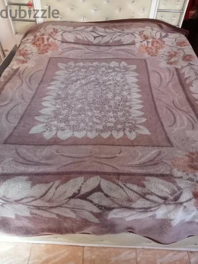 بطانيه ابو دبين الاصلي وراد السعوديه بحاله جيده جدا  كوري مقاس 200x240