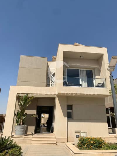 Villa for sale at the lowest market price in Badya (Palm Hills, 6th of October). Features a 1.5% down payment, a 12-year installment plan, and a disco