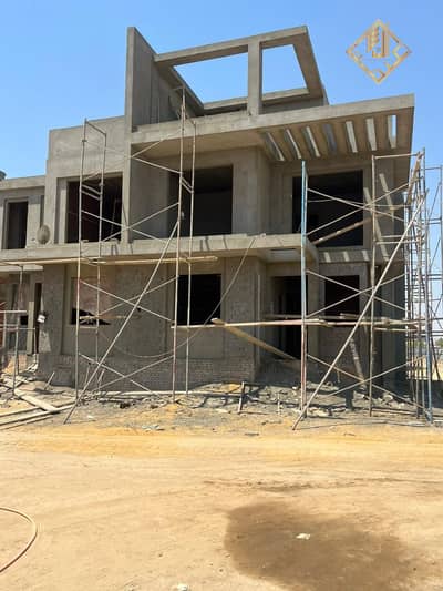 Twin house for sale in a prime location in the Green Belt, with an 8-year installment plan.