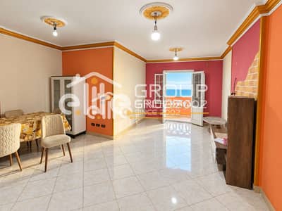 Upscale apartment for sale with a sea view in Cleopatra.