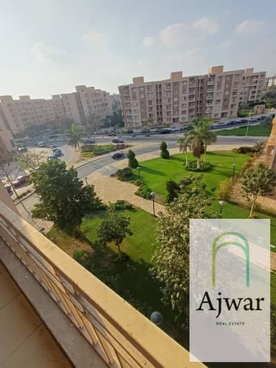 شقة للبيع في مدينتي 82م B11 بالقرب من ستريب مول .