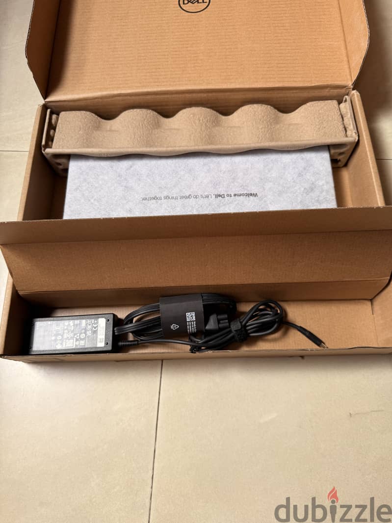 Dell Inspiron 15-3530  (Touchscreen) 1