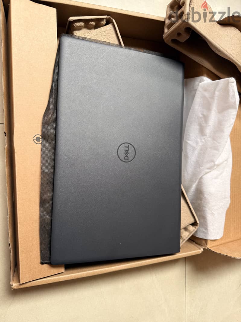 Dell Inspiron 15-3530  (Touchscreen) 2