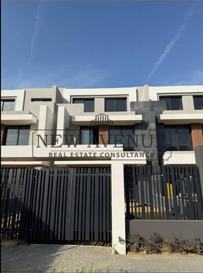 Townhouse For Sale in Patio Town Side - Developer: La Vista Developments