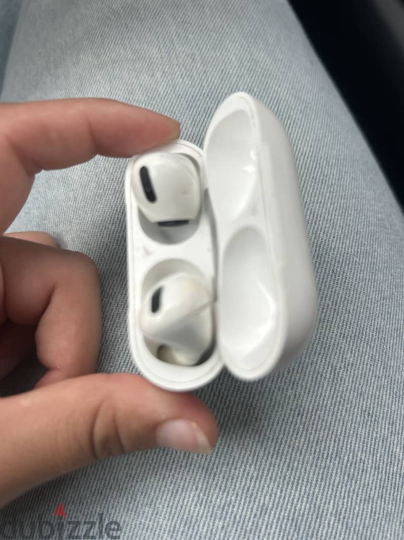 used airpods pro version 2022 4