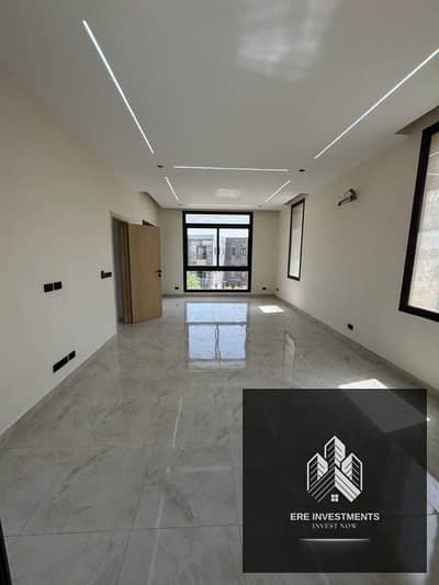 Corner townhouse for rent in District 5 Marakez compound - Ultra super lux finishing with air conditioning and kitchen